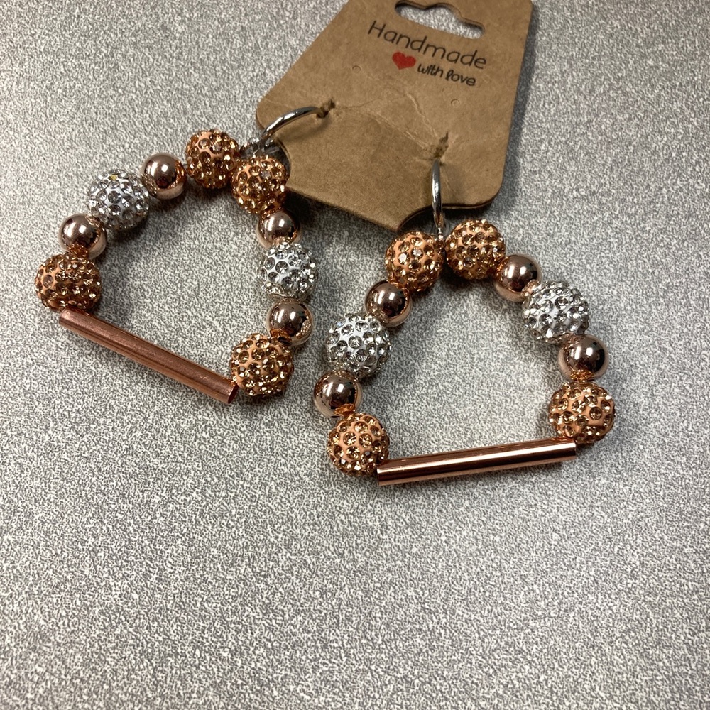 🔥NEW🔥 rose gold earrings, light weight, chunky, blingy, beautiful!